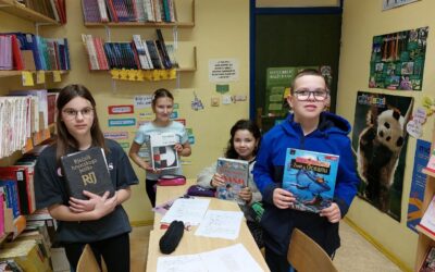 Četvrti razred upoznaje referentnu (priručnu) zbirku iz školske knjižnice